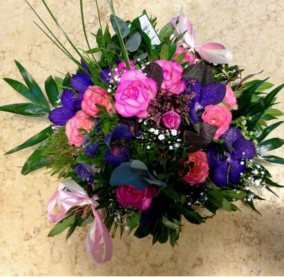 Spring colored flowers in basket. Pink Spring !!!