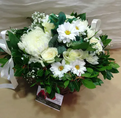 Basket with spring flowers and flavor!!!White + green nature!!!
