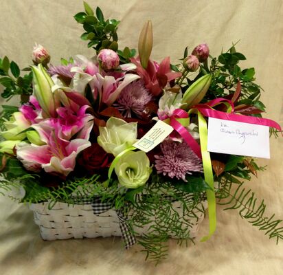 Καλάθι Με Κόκκινα & Ροζ Λουλούδια Εποχής. Πολυτελές.