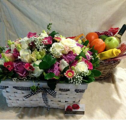 Gourmet Set ! Basket Flowers ! Basket Delicatessen ! Extra !
