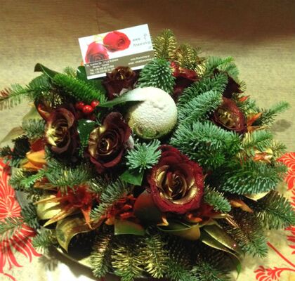 Christmas & New Year Celebrating Arrangements With Flowers & Decoration Articles .Trays.