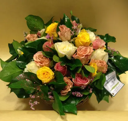 Roses (10) stems mixed colors in pot or glass or  basket 2,00€ !!! (only for Athens & Suburbs)