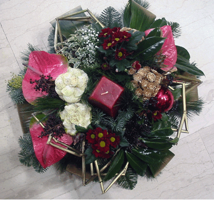 Christmas arrangement with decoration accessories
