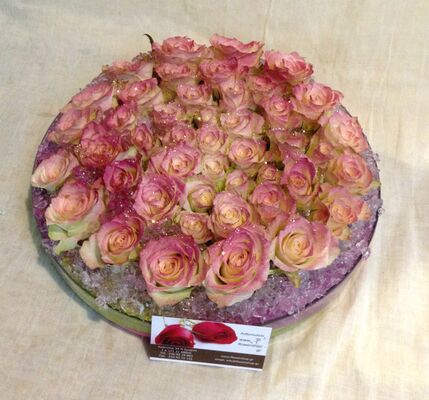 Pink roses cake inside a glass cylinder jar !!!