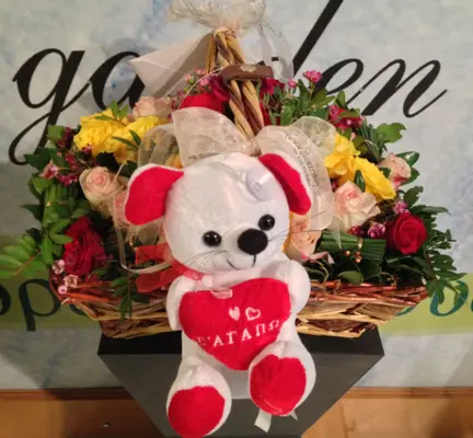 Valentine arrangement (9) red roses + balloon + bear