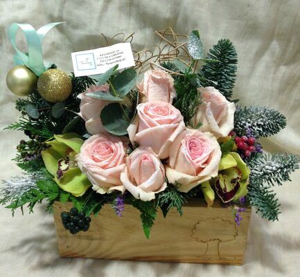 Christmas Exclusive flowers basket. In "wooden Pot" Snowed !!!