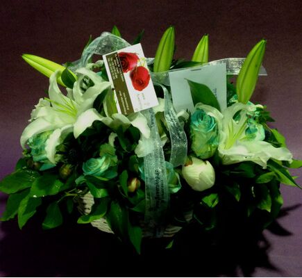 Ανοιξιάτικο καλάθι με λουλούδια εποχής!!! Λευκή & πράσινη Φύση!!!