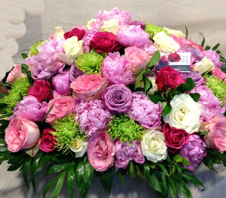 Exclusive Arrangement in Basket. (+50) Ecuador roses & Season Quality Flowers.