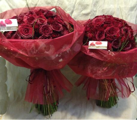 "Κόκκινα Τριαντάφυλλα" !!! Αγάπη χ 200 !!! (2) Πολυτελή Μπουκέτα (100) τεμ./έκαστο.!!!