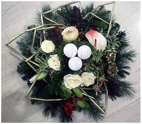 Christmas arrangement with candles
