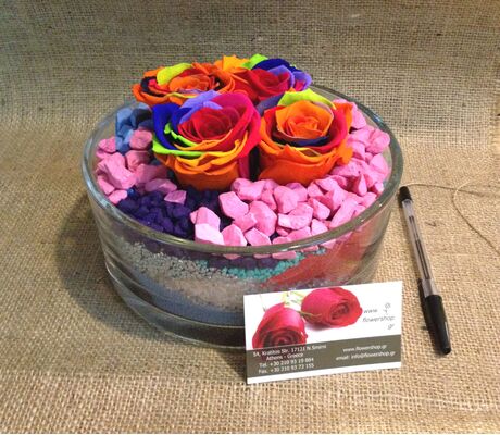 Τριαντάφυλλο Ουράνιο Τόξο σε σύνθεση. Πολυτελές