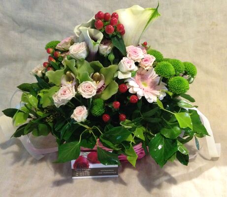 Ανοιξιάτικο καλάθι με λουλούδια εποχής