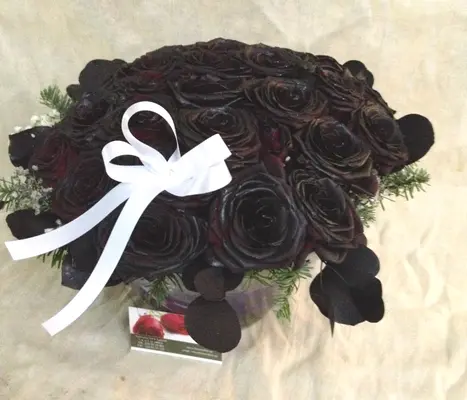 Roses Natural Black Baccara (30) stems. Very Exclusive. Glass Arrangement.