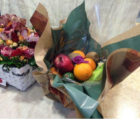 Goodies  Basket ! Flowers & Fruits ! Exclusive (2) baskets.