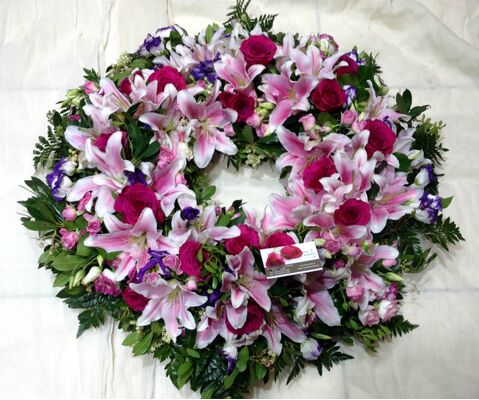 Condolences wreath EXTRA  (pink) (diam. appr 1,00m)