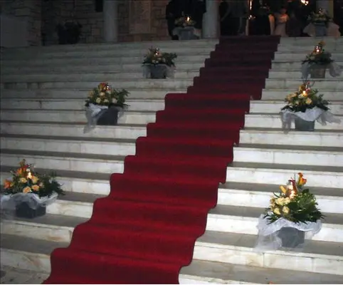 Γάμος. Στολισμός εξωτερικού διαδρόμου - σκαλοπάτια