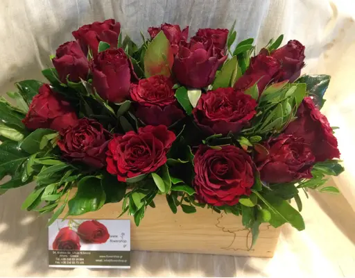 Red roses in wooden pot ! (21) stems