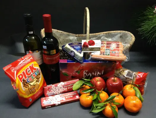 Gourmet basket Wine Chocolates Snacks Fruits Nuts Cheese Sausage
