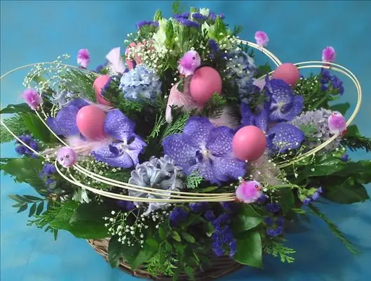 Easter basket with flowers & decorative accessories