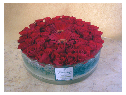 Τριαντάφυλλα "τούρτα" σε γυάλινη κυλινδρική πιατέλα