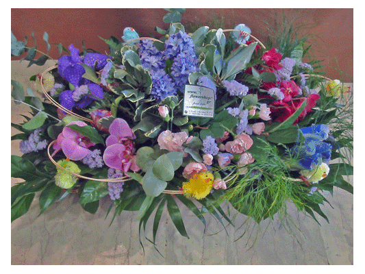 Ανοιξιάτικα & Πασχαλινά Λουλούδια σε Καλάθι. Αποστολή Λουλουδιών.