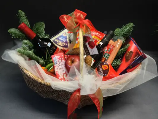 Gourmet basket Wine Chocolates Snacks Fruits Nuts Cheese Sausage