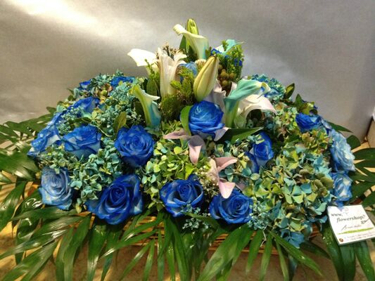 Καλάθι με άνθη σε μπλε χρώματα.Σπέσιαλ.