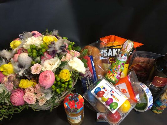 Πασχαλινά Δίδυμα !! Καλάθι με  Λουλούδια !! Καλάθι με Λιχουδιές !! Φρούτα, Σοκολάτες, Κρασί, Αυγά !!!