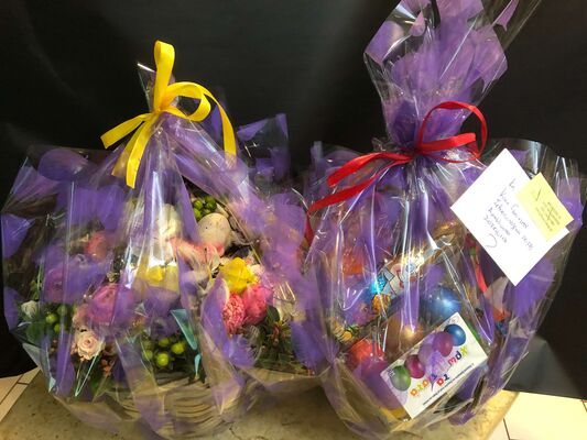 Πασχαλινά Δίδυμα !! Καλάθι με  Λουλούδια !! Καλάθι με Λιχουδιές !! Φρούτα, Σοκολάτες, Κρασί, Αυγά !!!