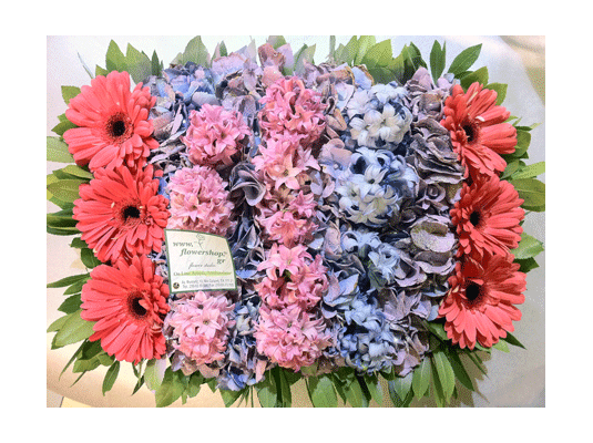 Flat basket 45cmx30cm with flowers in parallel rows