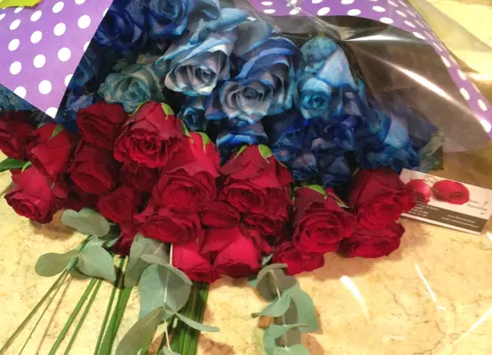 Blue & Red Roses (50 total) stems exclusive !!!
