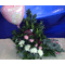 Αποστολή λουλουδιών σε μαιευτήρια. Σύνθεση με λουλούδια σε καλάθι με μπαλόνι ήλιο.