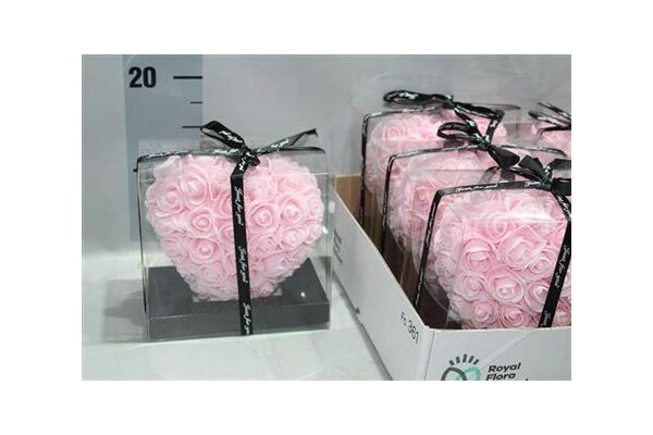 Roses "Heart". 16cm. In "Decorative Dispaly Box" Available in White, Pink & Red. (artificial roses)