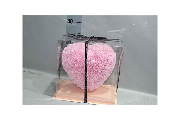 Roses "Heart". 25cm. In "Decorative Dispaly Box" Available in White, Pink & Red. (artificial roses)