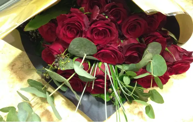 red naomi roses